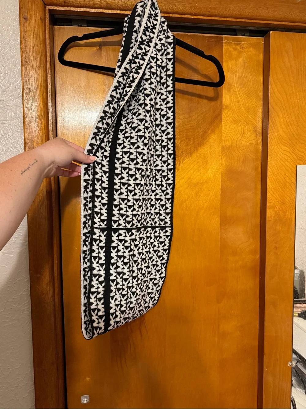 Michael Kors women’s scarf never worn